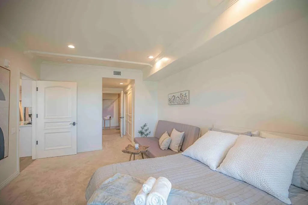 Long Beach Mordern Apt 0*, Long Beach